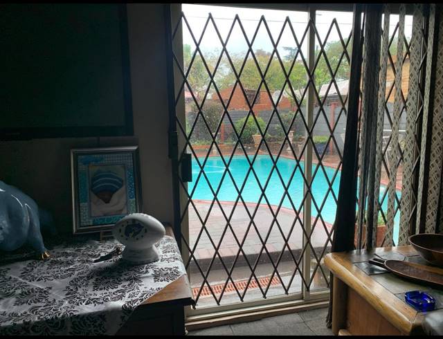 4 BEDROOM HOUSE FOR SALE IN VANDERBIJLPARK CE 2